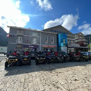 Demokracia Hotel